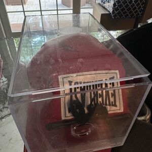 Autographed Arturo "Thunder" Gatti Glove.